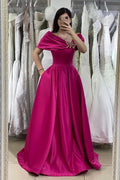 Langes, schulterfreies A-Linien-Ballkleid aus Satin mit Taschen