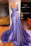 Vestido de Noche Largo de Sirena en Satin con un Solo Tirante, Abalorios y Abertura