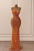 Robe de bal sirène longue à sequins avec décolleté en V et bretelles spaghetti
