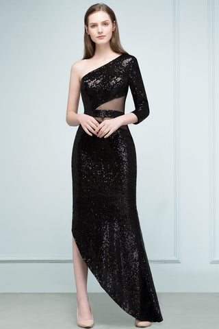 Langes, einschultriges, mit Pailletten besetztes Ballkleid mit einem Ärmel