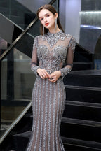 Vestidos de noite de manga comprida com lantejoulas e gola alta