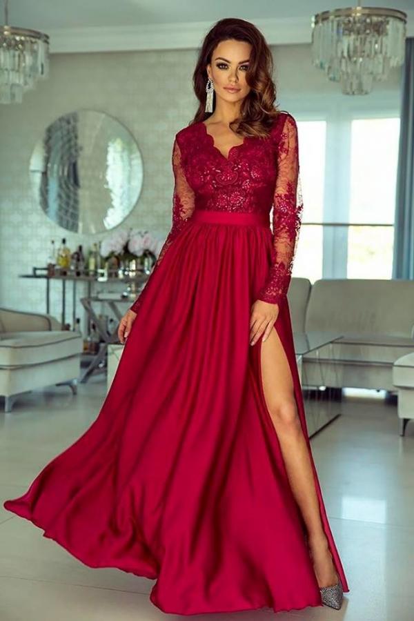 Vestido de festa comprido em chiffon com decote em V e renda, corte A, com racha