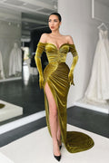 Vestido de Gala Largo de Terciopelo con Mangas Largas, Corte Sirena y Tirantes a la Espalda con Abertura