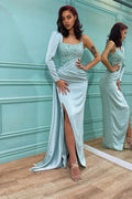 Langärmliges Pailletten-Meerjungfrau-Satin-Ballkleid mit Schlitz