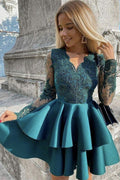 Vestido de Satén para Fiesta con Mangas Largas, Corte A-line, Escote en V y Aplicaciones de Encaje