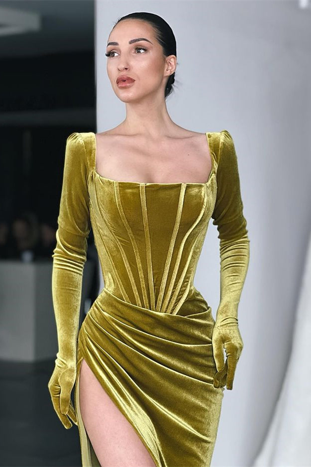 Vestido de baile formal em veludo com racha e mangas compridas, estilo sereia quadrada