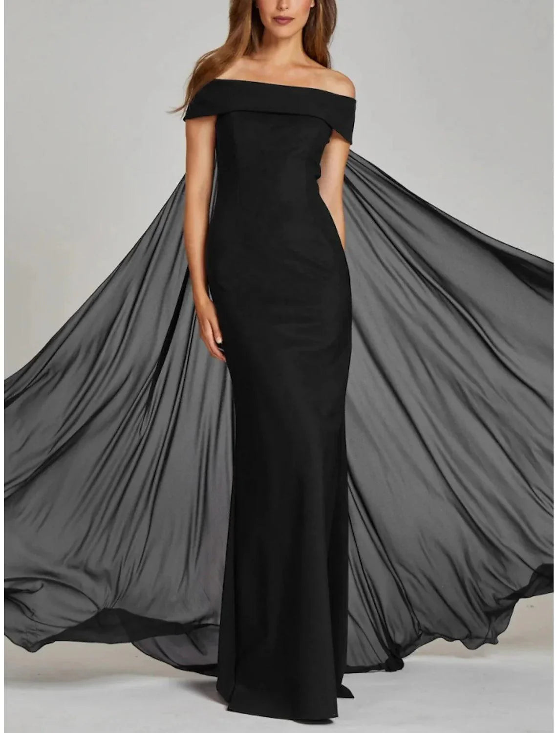 Vestido de mãe da noiva com bainha/coluna, elegante, ombro descoberto, cauda longa/escova, chiffon, manga curta com pregas, cor sólida