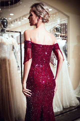 Luxuriöses schulterfreies, bodenlanges Abendkleid mit Pailletten und V-Ausschnitt