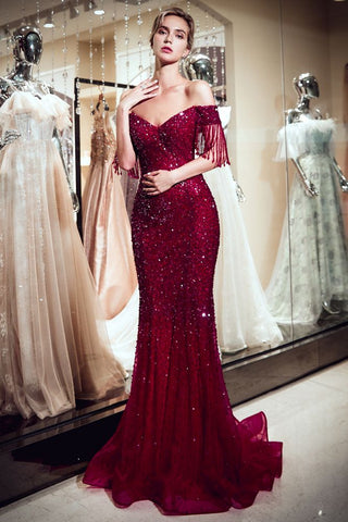 Luxuriöses schulterfreies, bodenlanges Abendkleid mit Pailletten und V-Ausschnitt