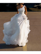 Formelle Brautkleider Kapelle Schleppe Prinzessin Ärmellos Ein Schulter Organza Mit Rüschen Volltonfarbe