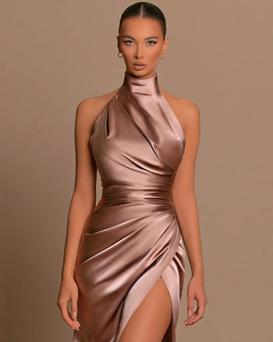 Langes, ärmelloses Meerjungfrau-Abendkleid mit Neckholder und hohem Schlitz