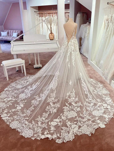 Vestidos de noiva de cerimónia com costas abertas, corte A, camisola, decote em V, alças finas, cauda de capela, vestidos de noiva de renda com aplicações