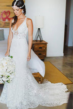 Meerjungfrau-Spitzen-V-Ausschnitt Hofzug Strand-Hochzeitskleid