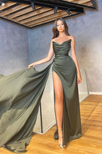 Vestido de noite comprido em cetim com racha e decote em coração, estilo sereia azul royal