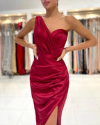 Nixe Ein Schulter Satin Kurzes Abschlussballkleid mit Schlitz