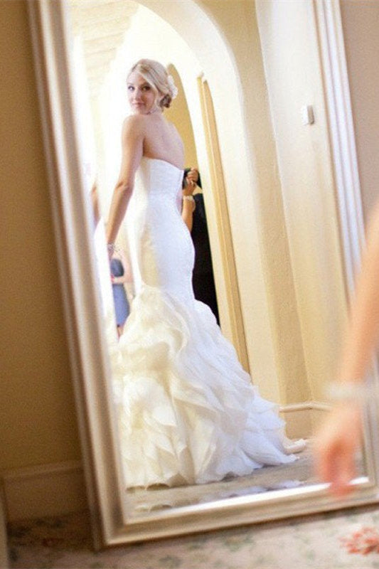Nixenkleid ohne Ärmel mit süßem Herzausschnitt und Rüschen für die Hochzeit