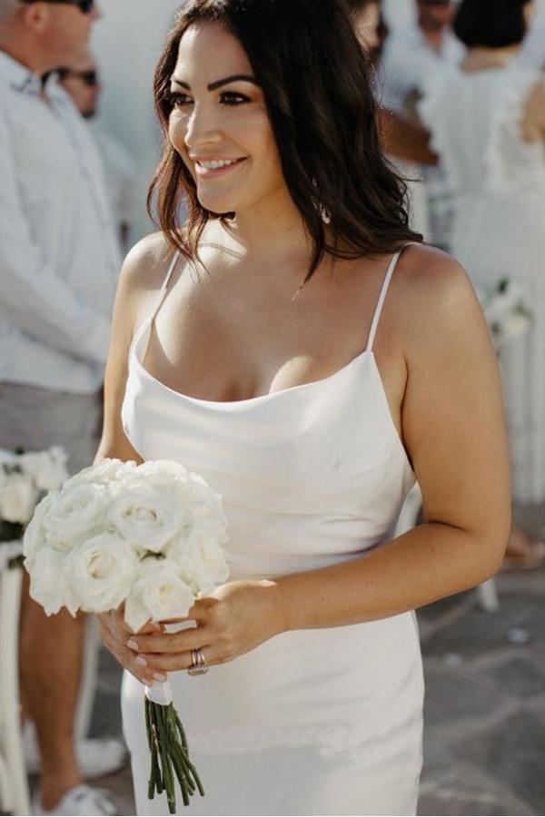 Weißes Brautkleid mit Meerjungfrau-Schnitt, Trägern und Schleppe ohne Rückenpartie
