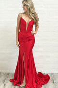 Robe de soirée et de fête en satin rouge à bretelles spaghetti sirène, décolleté plongeant et fente PG761