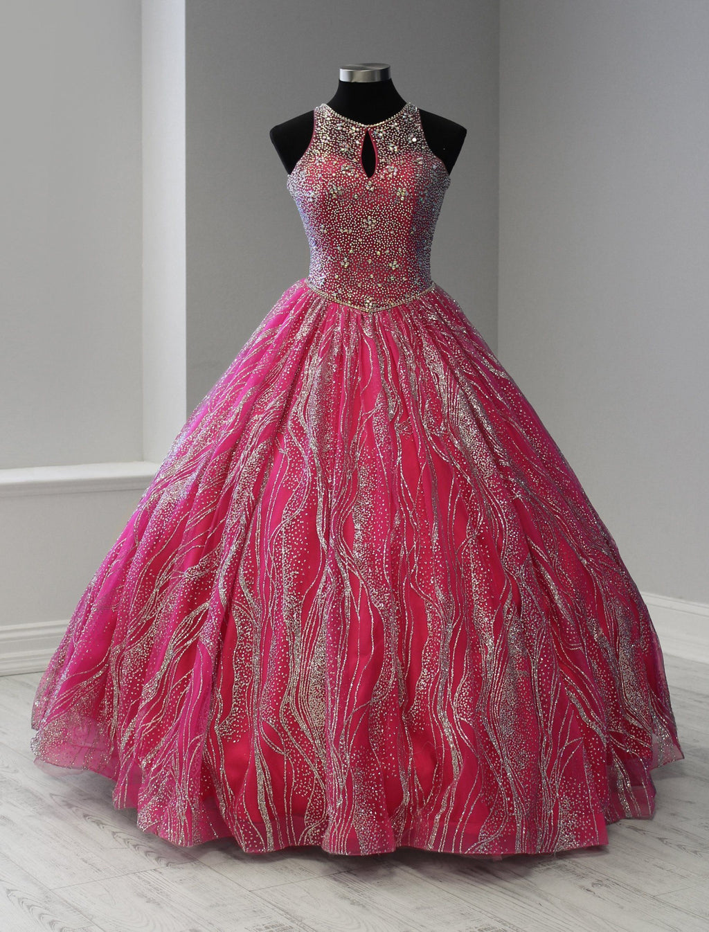 Vestido de quinceanera sem mangas com contas metálicas da House of Wu 26915