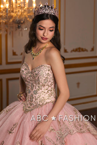 Trägerloses Quinceanera-Kleid aus metallischer Spitze von House of Wu 26938