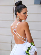 Robe de mariée en crêpe stretch gaine/colonne avec encolure en V, manches bretelles ruchées et traîne balayage/pinceau