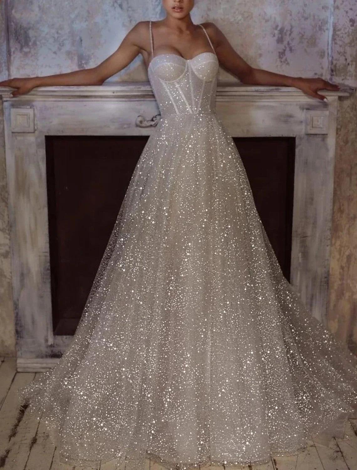 Abito da Sposa Casual Bustier Brillante e Luminoso Linea A Scollatura a Cuore Camiciola Spaghetti Strap Treno Spazzolato Abiti da Sposa con Paillettes e Perline per Matrimonio Estate Autunno Cerimonia Nuziale