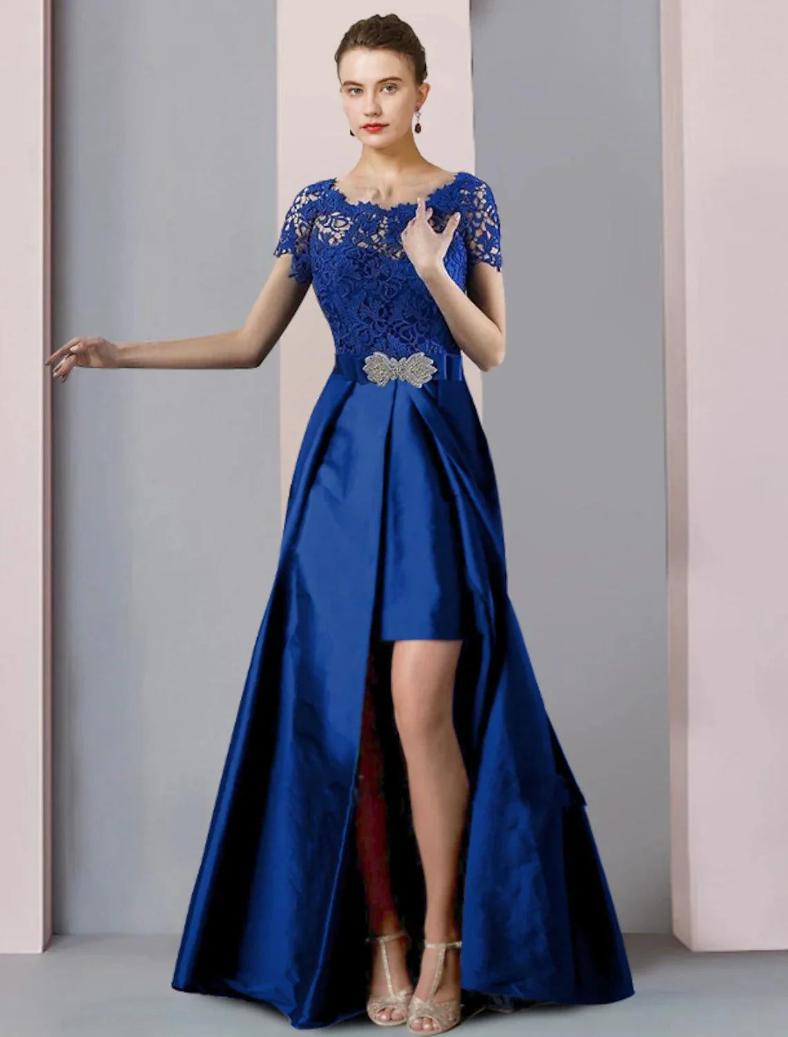 Vestido de mãe da noiva de duas peças, estilo coluna, formal, elegante, destacável, decote redondo, comprimento até ao joelho, renda, tafetá, manga curta com laço(s), pregadeira de cristal