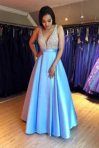 Schlichtes, ärmelloses, bodenlanges, blaues Ballkleid mit V-Ausschnitt und Perlenbesatz PSK081