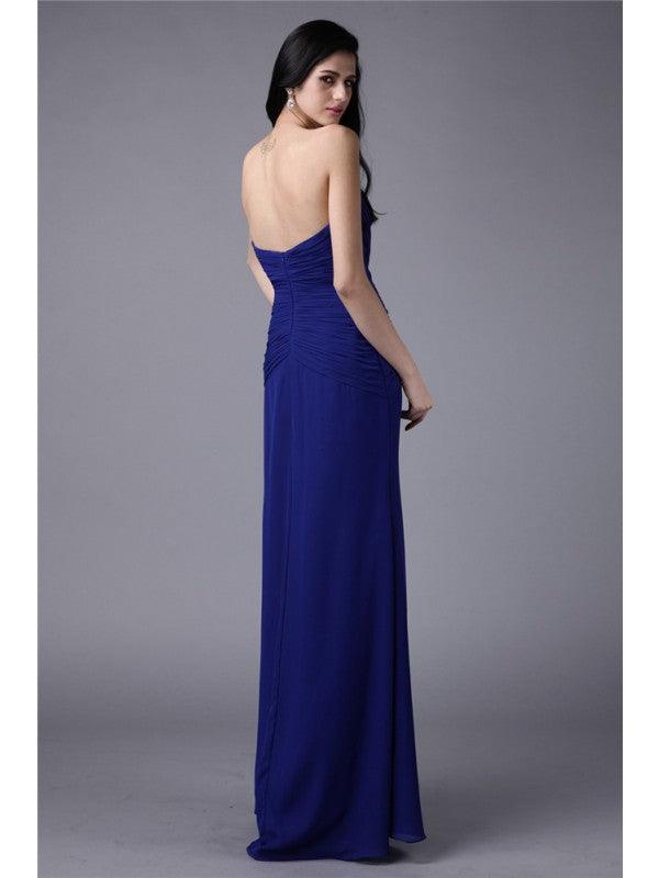 Vestidos de mãe da noiva em chiffon com decote em coração e aplicações de missangas