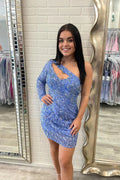 Neu im Sortiment: Ein Schulterlanges Ärmelkleid mit Pailletten für den Homecoming-Ball