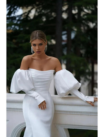 Hall Casual Brautkleider Meerjungfrau / Trompete Off Schulter Langarm Hofschleppe Satin Brautkleider mit gerafften Volltonfarbe
