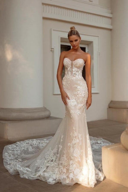 Abito da sposa sirena in pizzo senza maniche a cuore nobile