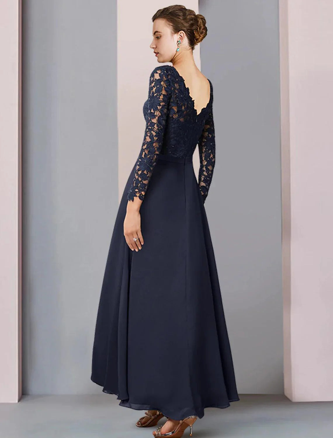 Vestido de mãe da noiva com bainha/coluna, convidada de casamento, vintage, elegante, decote em V, assimétrico, chiffon, renda, manga comprida com pregas