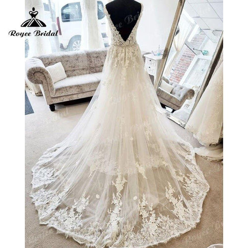 Vestido de novia boho con aplicaciones de encaje en línea A, sin mangas, escote profundo en V, cola barrida, para bodas en la playa en verano 2025, elegante y hecho a medida