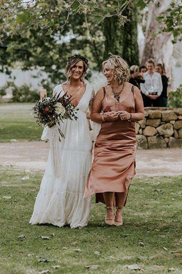 NumberSea A-Linie Langarm Tiefer V-Ausschnitt Spitze Rückenfrei Brautkleider Lange Brautkleider, MW343