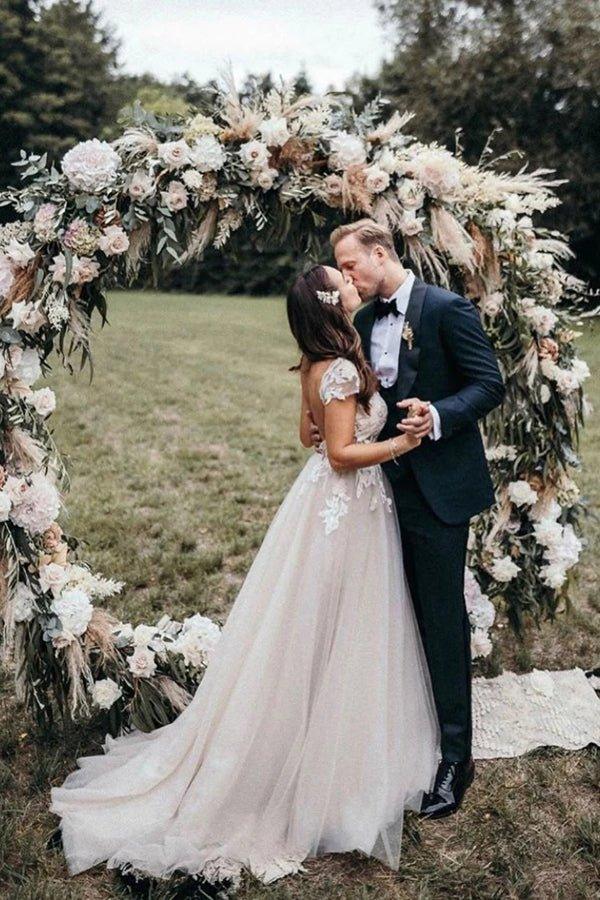 NumberSea Flügelärmeln, tiefer V-Ausschnitt, Spitzenapplikationen, A-Linie, rustikales Brautkleid, MW440