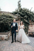 NumberSea Flügelärmeln, tiefer V-Ausschnitt, Spitzenapplikationen, A-Linie, rustikales Brautkleid, MW440