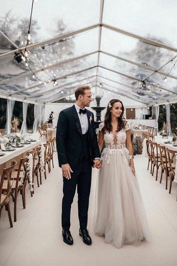 NumberSea Flügelärmeln, tiefer V-Ausschnitt, Spitzenapplikationen, A-Linie, rustikales Brautkleid, MW440