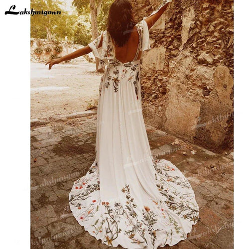 Vestito da Sposa Bohemien NumberSea Chic con Ricami Colorati, Scollo a V Sexy, Maniche Corte e Schiena Aperta in Chiffon per Spiaggia