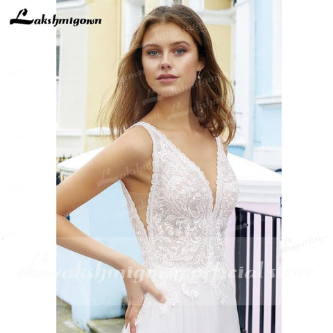 NumberSea – Rückenfreies Brautkleid mit tiefem V-Ausschnitt und Spitze
