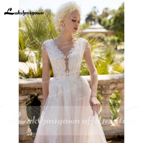 Robe de mariée blush rose NumberSea à encolure en V profond, dentelle, perles et plissés