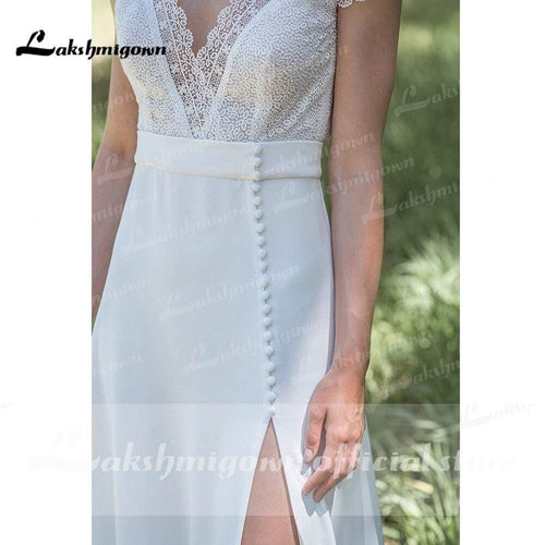 Robe de mariée NumberSea à encolure en V profond avec dentelle, manches courtes et boutons Bocide