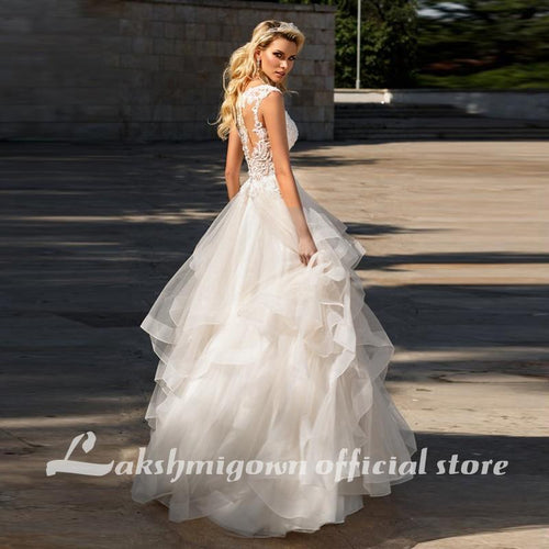 Robe de mariée plage élégante en ligne A avec volants champagne NumberSea, encolure en V profond