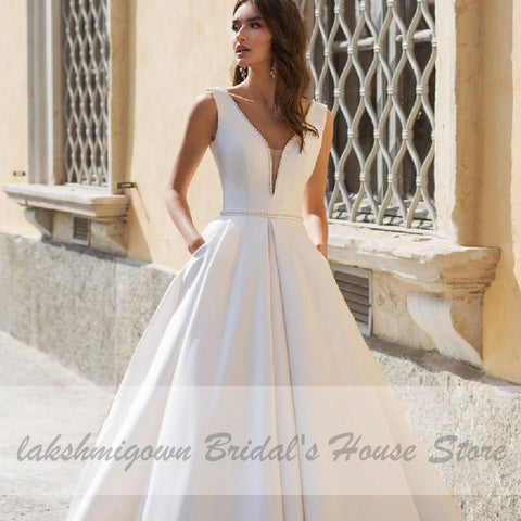 NumberSea Elegantes A-Linien-Brautkleid aus Satin mit V-Ausschnitt und Taschen