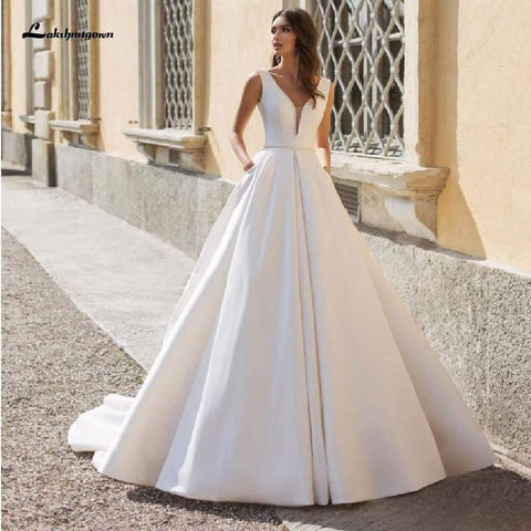 NumberSea Elegantes A-Linien-Brautkleid aus Satin mit V-Ausschnitt und Taschen