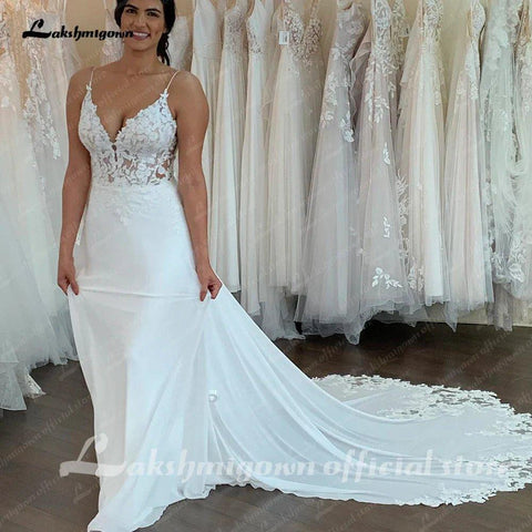 Vestido de noiva em chiffon com aplicações de renda marfim NumberSea, comprimento até ao chão, corte A, cauda capela, feito à medida, decote em V 