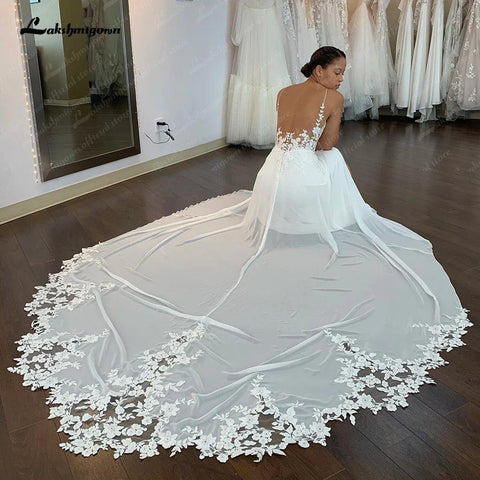 Vestido de noiva em chiffon com aplicações de renda marfim NumberSea, comprimento até ao chão, corte A, cauda capela, feito à medida, decote em V 