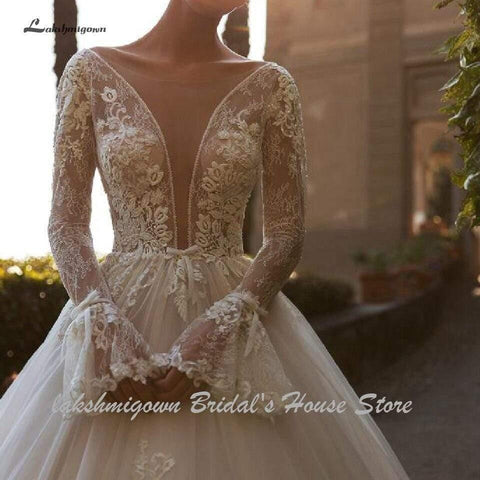 NumberSea Luxus-Brautkleid mit tiefem V-Ausschnitt und langen Ärmeln