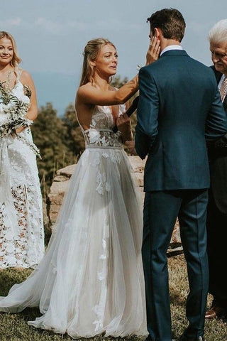Maravilhosos vestidos de noiva com decote em V e corte A, aplicações em tule, MW468