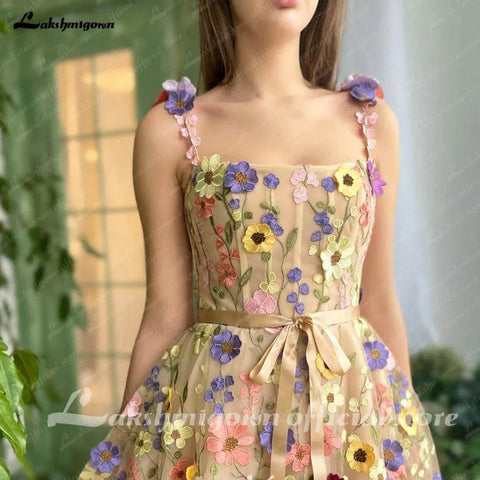 Vestido de festa em renda com saia mini evasé em forma de A, com alças florais 3D, em forma de coração, aplicações coloridas, vestido de noiva 
